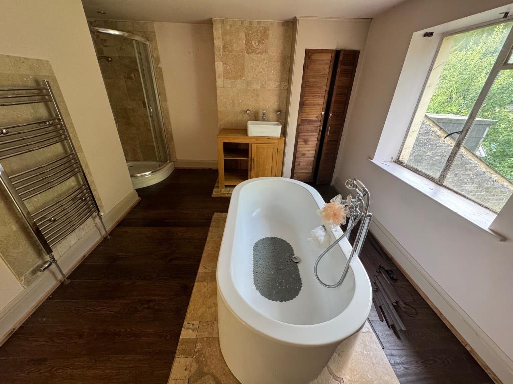 Lot: 121 - VACANT TERRACE PROPERTY WITH POTENTIAL - Bathroom and Shower room